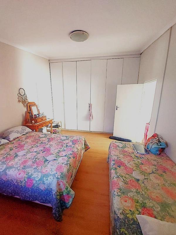 2 Bedroom Property for Sale in Goodwood Central Western Cape
